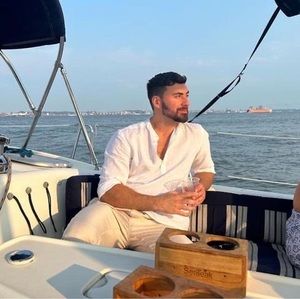 Meet your Posher, Carlos